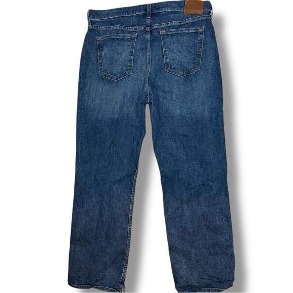 Abercrombie and Fitch Baggy Mens Jean in Dark Wash - Picture 4 of 6